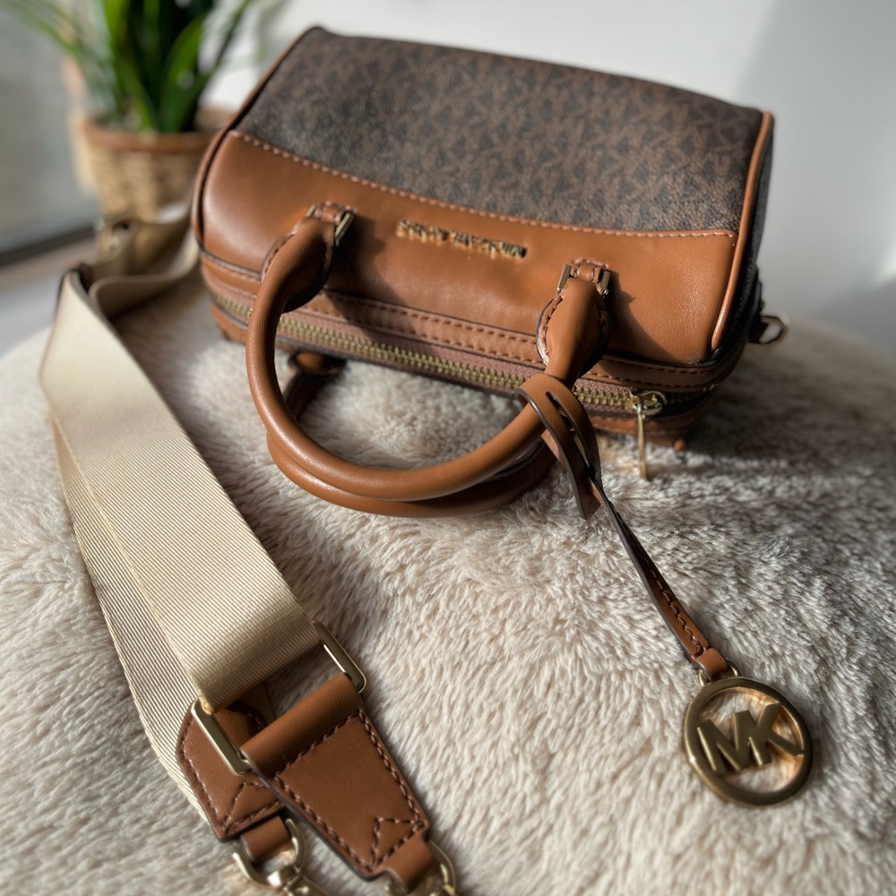 Michael Kors Brown and Cream Crossbody  hand Bag xs Duffle xbody travel mini - Picture 4 of 6
